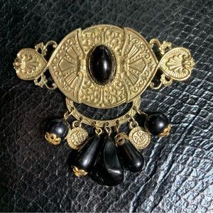 Vintage Gold Brooch w/Black Stones